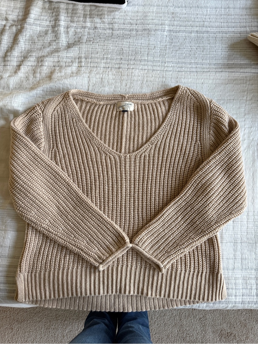 Universal Thread Beige V-Neck Ribbed Knit Sweater